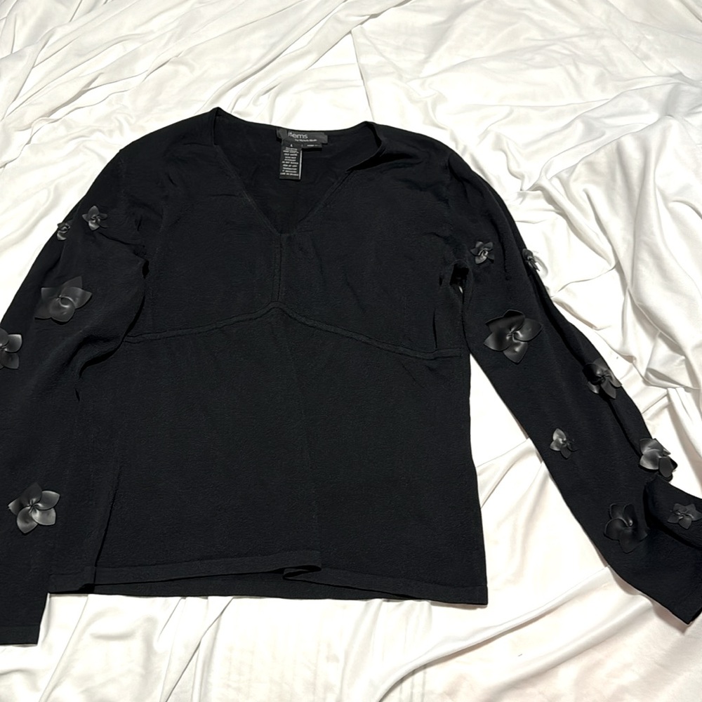 Woman’s black top